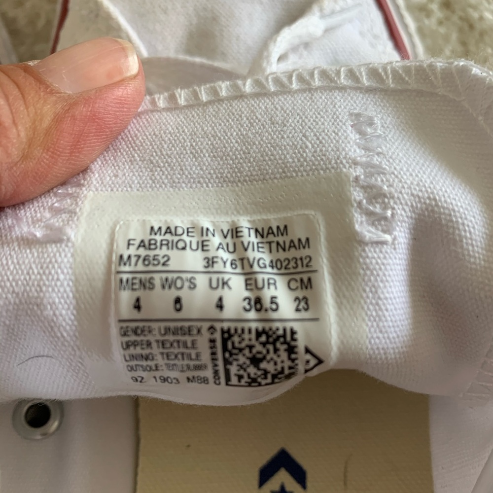 Converse - Picture 4 of 4